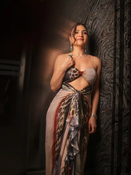 A duplicate of 139, providing another excellent view of this high-fashion look for client inspiration.