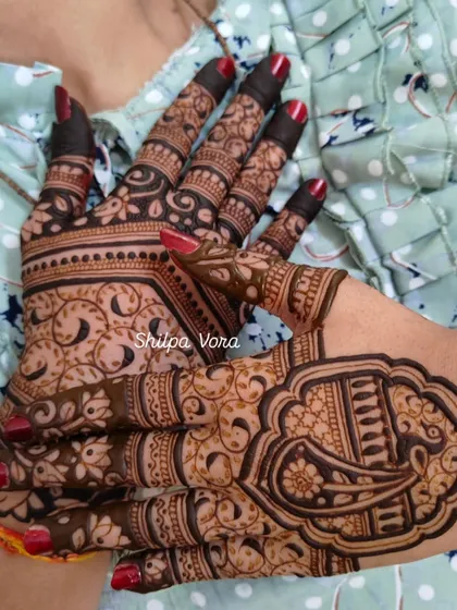 Another angle of the intricate back-of-hand design, showing the detail on the fingers.
