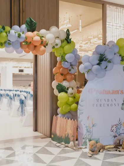The entrance to Prahaan's Mundan ceremony. I used a soft, jungle-themed color palette with pastel balloons and cute animal props to create a welcoming and child-friendly atmosphere for the traditional event.