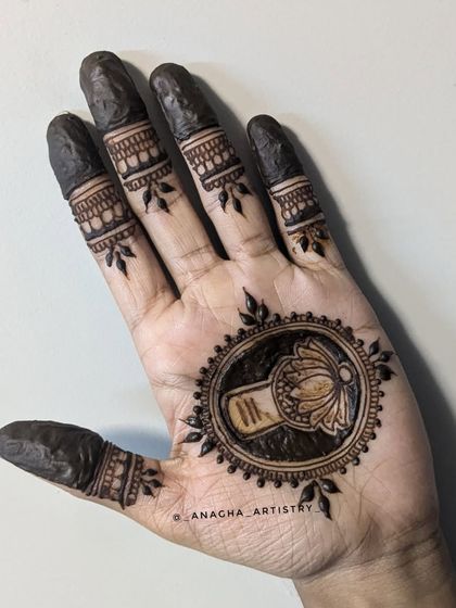 Minimalist & Mandala Mehendi photo 13