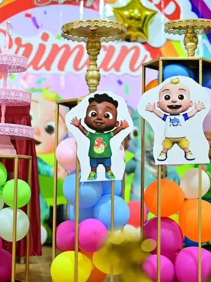 A close-up of the cake stands and character props, showing how every element is carefully chosen to fit the Cocomelon theme perfectly.