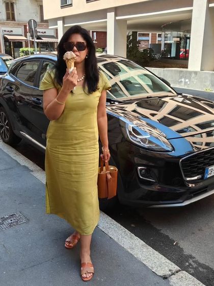 When plans changed and we landed in Milan, I was happy to have this versatile olive linen long dress. Paired with tan sandals and a bucket bag, it was perfect for exploring the city.