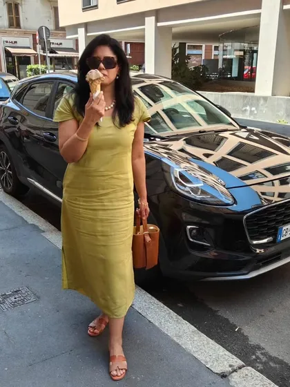 Enjoying a gelato in Milan, with my comfortable linen dress and tan accessories.