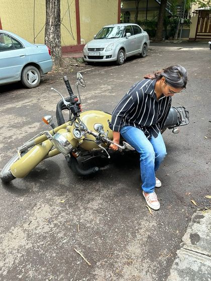 Learning to lift a heavy bike is an empowering first step. I teach the proper technique to handle the Royal Enfield's weight safely, proving that strength is about leverage, not just muscle.