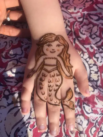A magical mermaid design for a little girl. Kids' henna is all about fun and imagination.