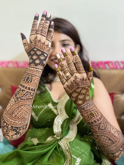 Another happy shot of Divya with her intricate bridal henna, showing the back of the hands and the beautiful contrast of the design.