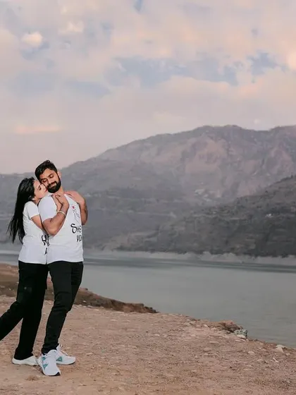 A candid and affectionate moment with the beautiful Tehri lake and mountains in the background. This shows the natural beauty of the locations I choose.