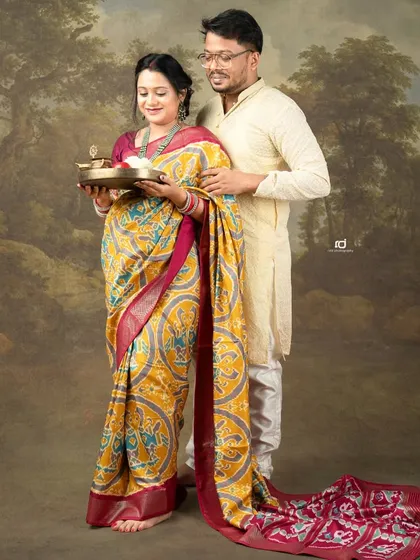 A portrait that honors tradition, with the mom-to-be holding a puja thali. This is a beautiful way to incorporate cultural rituals into your maternity photoshoot.