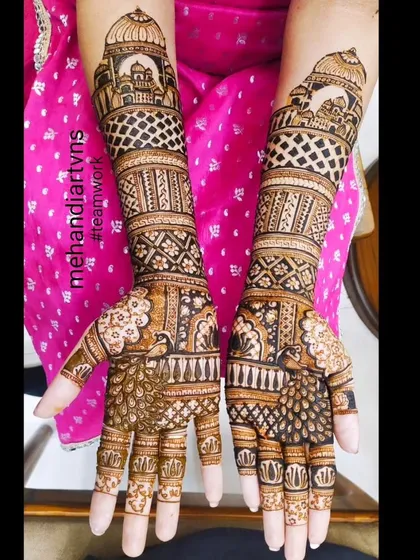 The beauty is in the details. This full-arm bridal design features classic Indian wedding motifs, including majestic peacocks and intricate architectural patterns inspired by royal palaces.