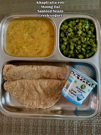 This meal features Khapli atta roti, moong dal, sautéed beans, and Greek yogurt. Khapli wheat is an ancient grain that is higher in protein and fiber.