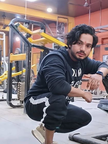 A moment of rest and focus before the next set. The right mindset is just as important as physical strength.