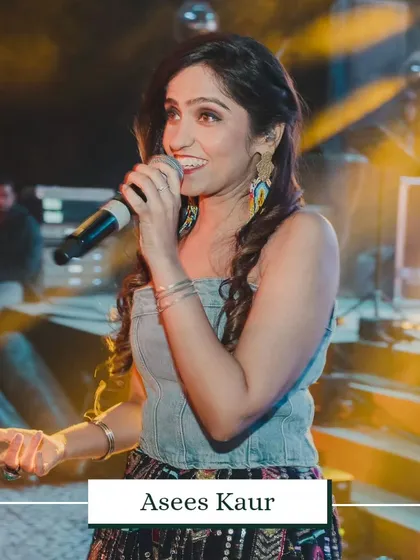 The talented Asees Kaur, whose performance was a key part of the high-energy Bollyouth show we curated for this wedding.