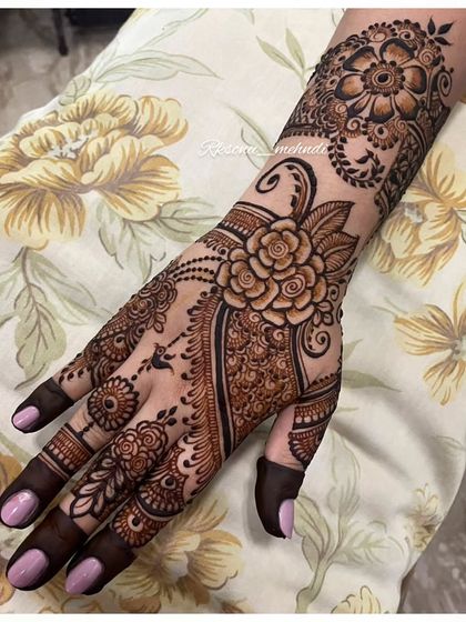 Sonu - Bridal & Wedding Mehndi Modern & Minimalist Mehndi photo 29