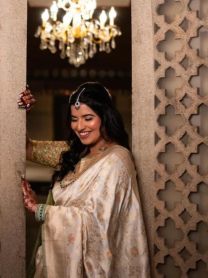 A joyful, candid moment. The bride's happy smile is the best accessory to her soft glam makeup and elegant attire.