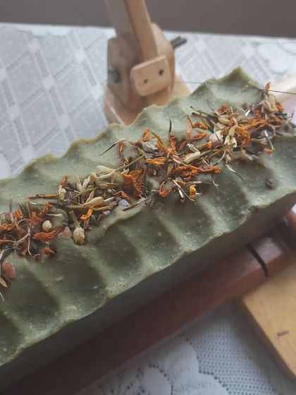 A full loaf of my Moringa Mahua Butter soap, topped with dried botanicals. This bar combines nourishing moringa, indigenous Mahua butter, and French green clay for a truly special cleanse.