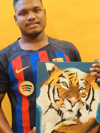 Another fantastic result from our animal knife painting challenge. This student created a striking tiger portrait, focusing on bold color blocks and texture to define its features.