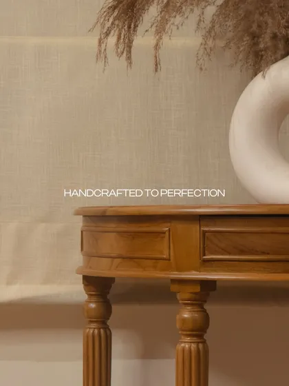 A detail of the console table, handcrafted to perfection. The turned legs and rich teak wood add a touch of sophistication and timeless beauty.