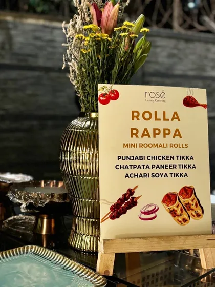 Our "Rolla Rappa" station offers delicious mini roomali rolls with a variety of fillings like Punjabi Chicken Tikka and Chatpata Paneer Tikka. They are small in size but big on flavor.