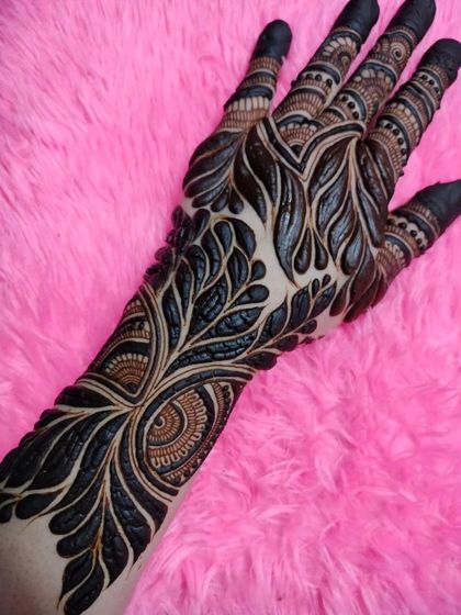 Bold Gulf & Arabic Florals photo 7