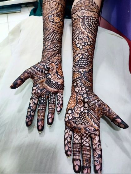 Intricate Bridal Henna photo 26