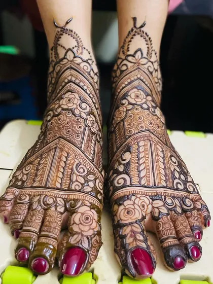 My bridal services include detailed and elegant mehendi for feet, ensuring you are adorned from head to toe. This design features intricate floral and architectural patterns covering the entire foot.