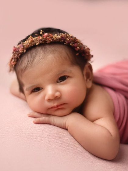 This little one woke up for a moment to give us a calm, curious look. I love capturing these quiet, awake moments during a swaddled session.