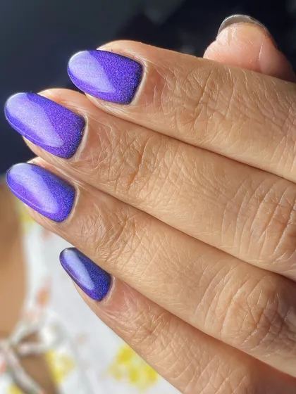 A deep purple cat-eye effect that creates a beautiful, velvety magnetic look.