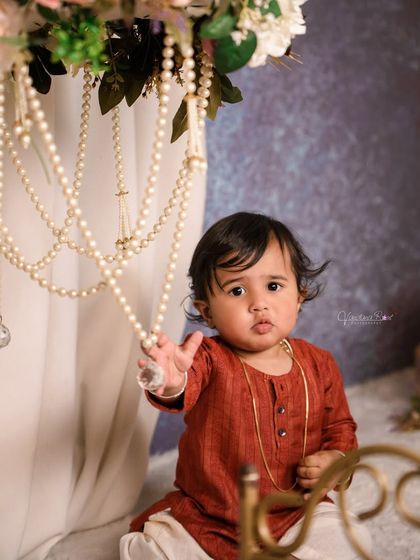 Explore our various floral and elegant setups. These sets feature props like swings, ornate chairs, and pearl decorations, all surrounded by beautiful flowers for a timeless and pretty photoshoot.