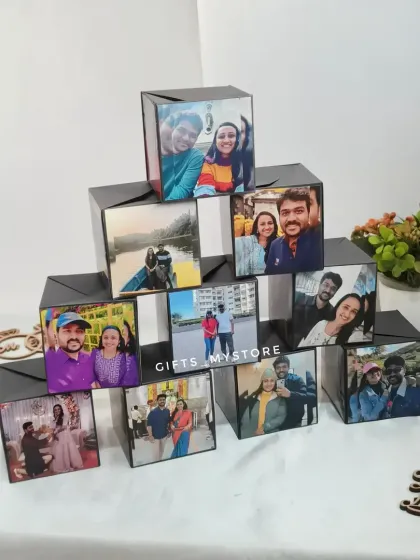 These pop-up photo cubes are so much fun! They jump out of the box when opened, revealing your favorite pictures.