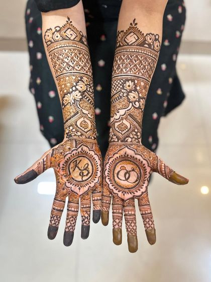 Intricate Bridal Mehendi photo 28