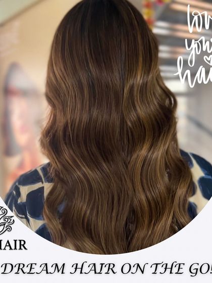 Dream hair on the go. This beautiful brown color with waves is perfect for any occasion.
