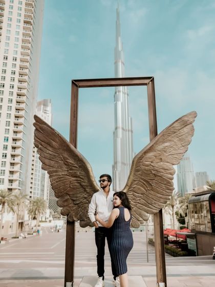 Another take on the iconic wings photo, capturing a slightly different pose and angle.