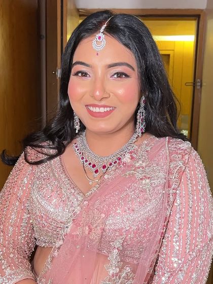 A soft and dewy look in a beautiful pink lehenga. This is a great option for a daytime engagement or Roka ceremony, where you want to look fresh and natural.