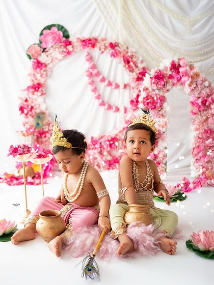 Two little Krishnas, two pots of butter. A perfectly balanced and incredibly cute portrait.