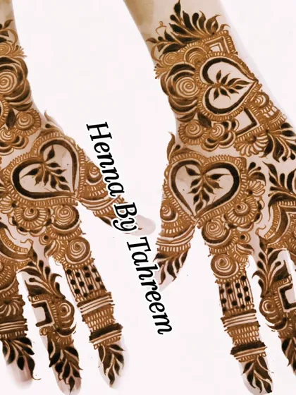 This symmetrical heart-themed design is a favorite for many of my clients. I love how the intricate details, including delicate leaves and shaded patterns, come together to create a full and beautiful look for both hands.