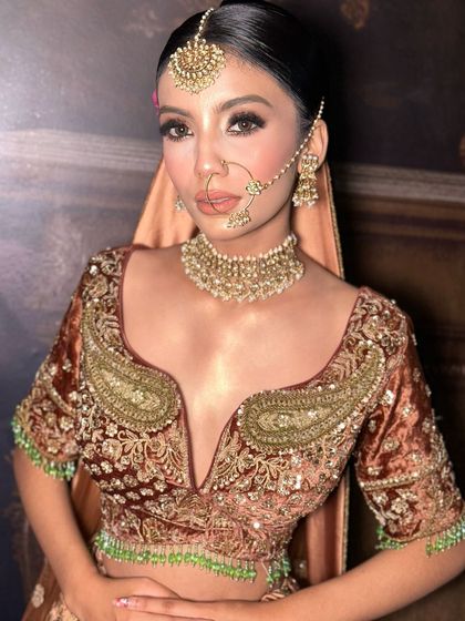 A direct and powerful shot of our model. The makeup is classic and elegant, with defined eyes and a flawless base that enhances her natural beauty.