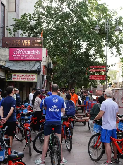 Our guide briefs a group including our partners from KLM during a World Bicycle Day ride. These collaborations help us spread the message of sustainable mobility.