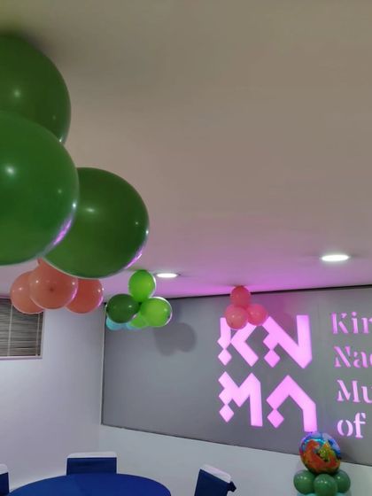 Even the ceiling gets the dino treatment! We placed balloon bunches throughout the venue, including the Kiran Nadar Museum of Art, to ensure the entire space felt festive and cohesive.