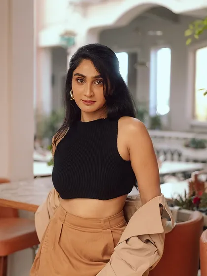 This look is all about effortless city chic, perfect for a personal styling client. I paired a simple black crop top and high-waisted skirt with a classic trench coat, creating a versatile outfit that is both casual and polished.