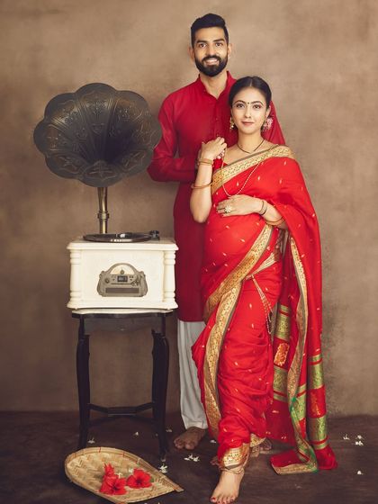 Adding vintage elements like this gramophone brings a nostalgic and timeless feel to this traditional couple's portrait. It’s a nod to the past as they look toward their future.