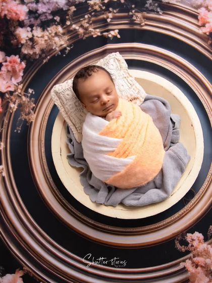 A creative composition using concentric frames as a background to draw the eye towards the baby in the center.