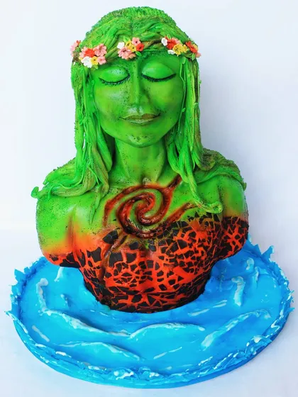 This is my take on the goddess Te Fiti from the movie Moana. The entire bust is carved from cake and decorated with fondant, using an airbrush and crackle effect for the chest details.