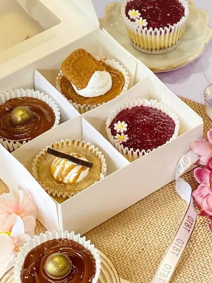 A look inside my assorted cheesecake box, which includes mini cheesecakes in four flavors: Raspberry Vanilla, Baked Nutella, Banoffee Cream, and Lotus Biscoff.