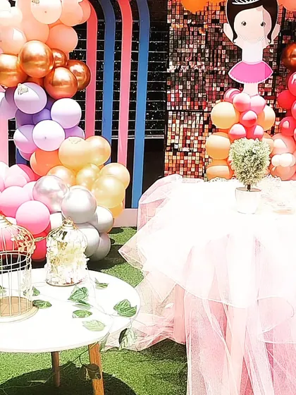 Detailed decor elements for the Ballerina theme, including bird cages and small plants.