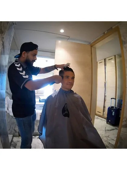 Getting Sunil Chhetri a fresh cut during the Indian Super League season. I have years of experience working with ISL clubs, providing consistent, high-quality haircuts that players can rely on throughout the tournament.