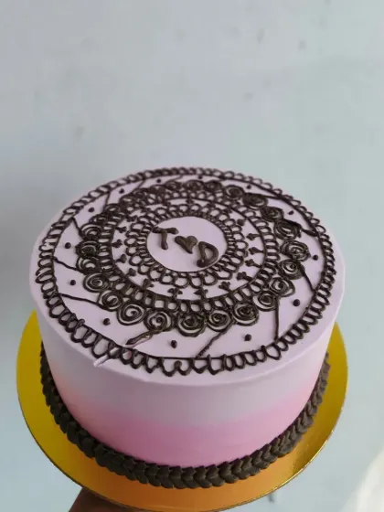 A top-down view of the Mehendi cake, showcasing the detailed mandala-style piping.