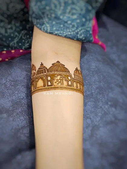 The temple design with shading and details added. The clean lines from the outline stage allow for beautiful, intricate filling.