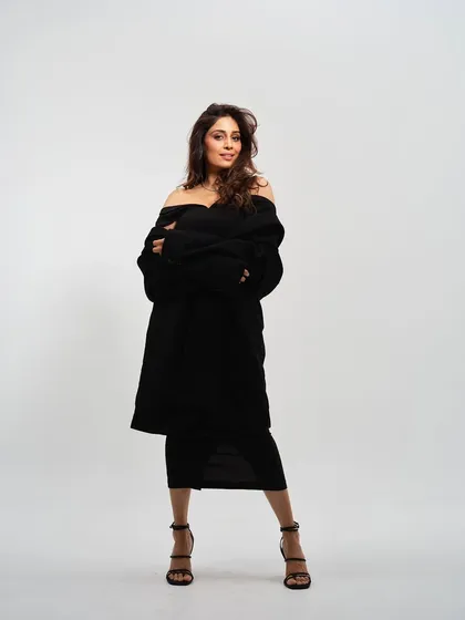 A full-length shot of the soft glam look. The simple, elegant makeup and voluminous hair are versatile enough to work with both casual and formal outfits.