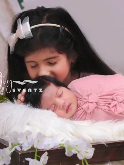 A heartwarming moment between an older sister and her newborn sibling. We focus on capturing these gentle interactions and quiet connections that you will look back on for a lifetime.
