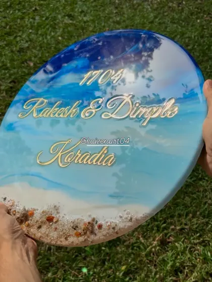 This is the final look of the 3D ocean-themed nameplate I created for a client's new home. The layering of resin creates realistic waves, and the real sand and shells add beautiful texture.